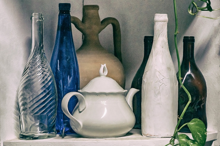 still-life-bottles-vase-teapot-bevande-bottiglie-vaso-teiera-natura-morta-vanni-bindellini-offphoto